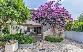 2 Bedroom Beautiful Apartment In Premantura