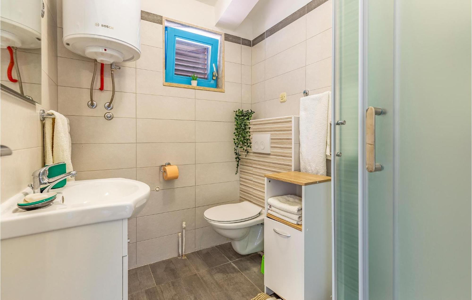 2 Bedroom Beautiful Apartment In Premantura Exterior foto