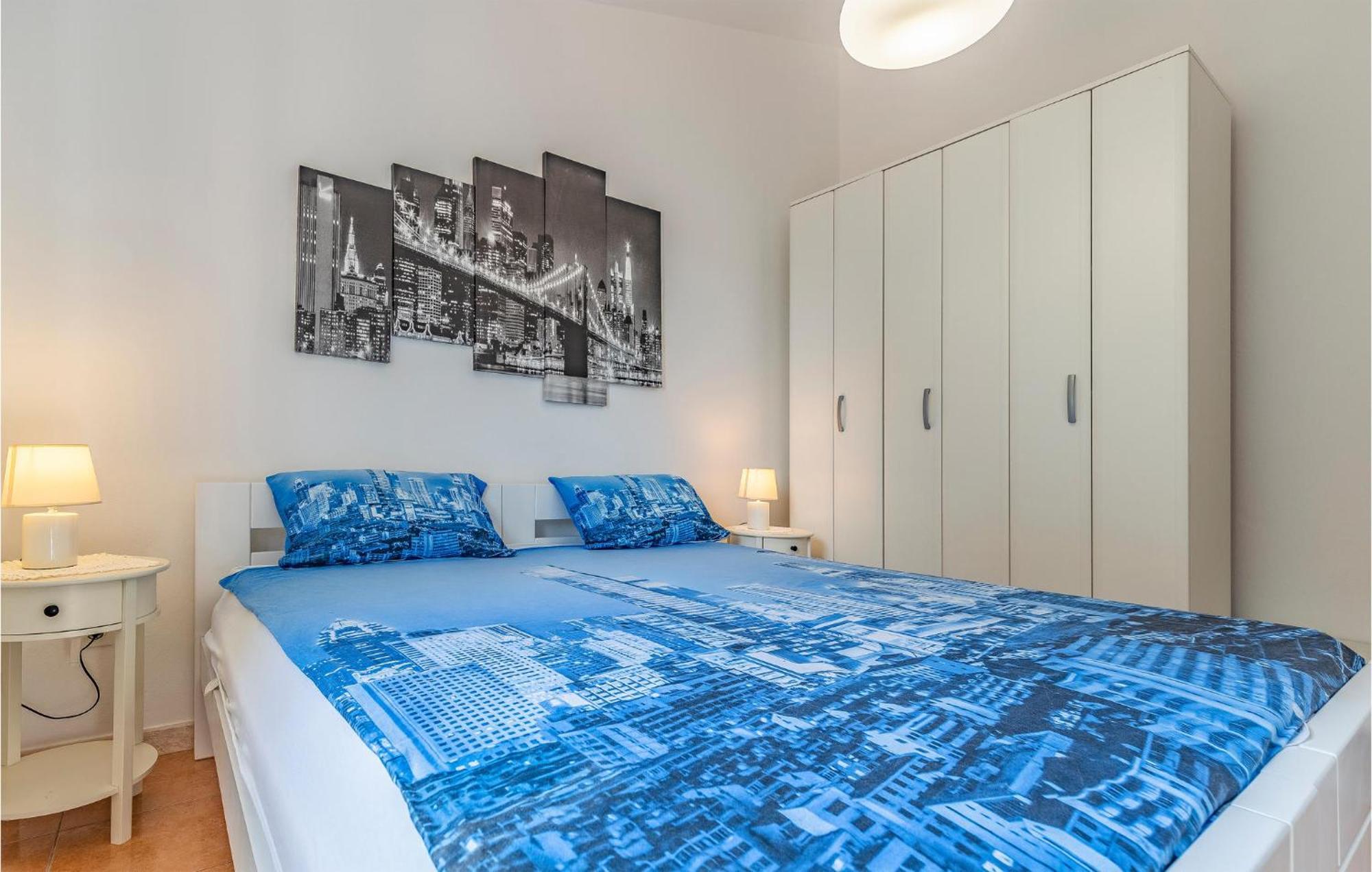 2 Bedroom Beautiful Apartment In Premantura Exterior foto