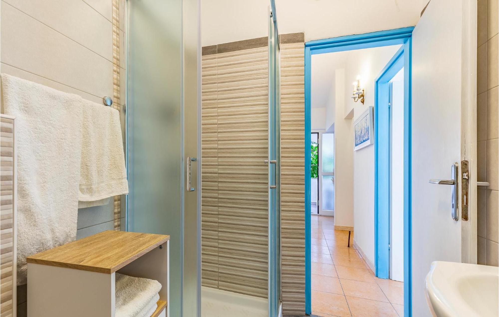 2 Bedroom Beautiful Apartment In Premantura Exterior foto