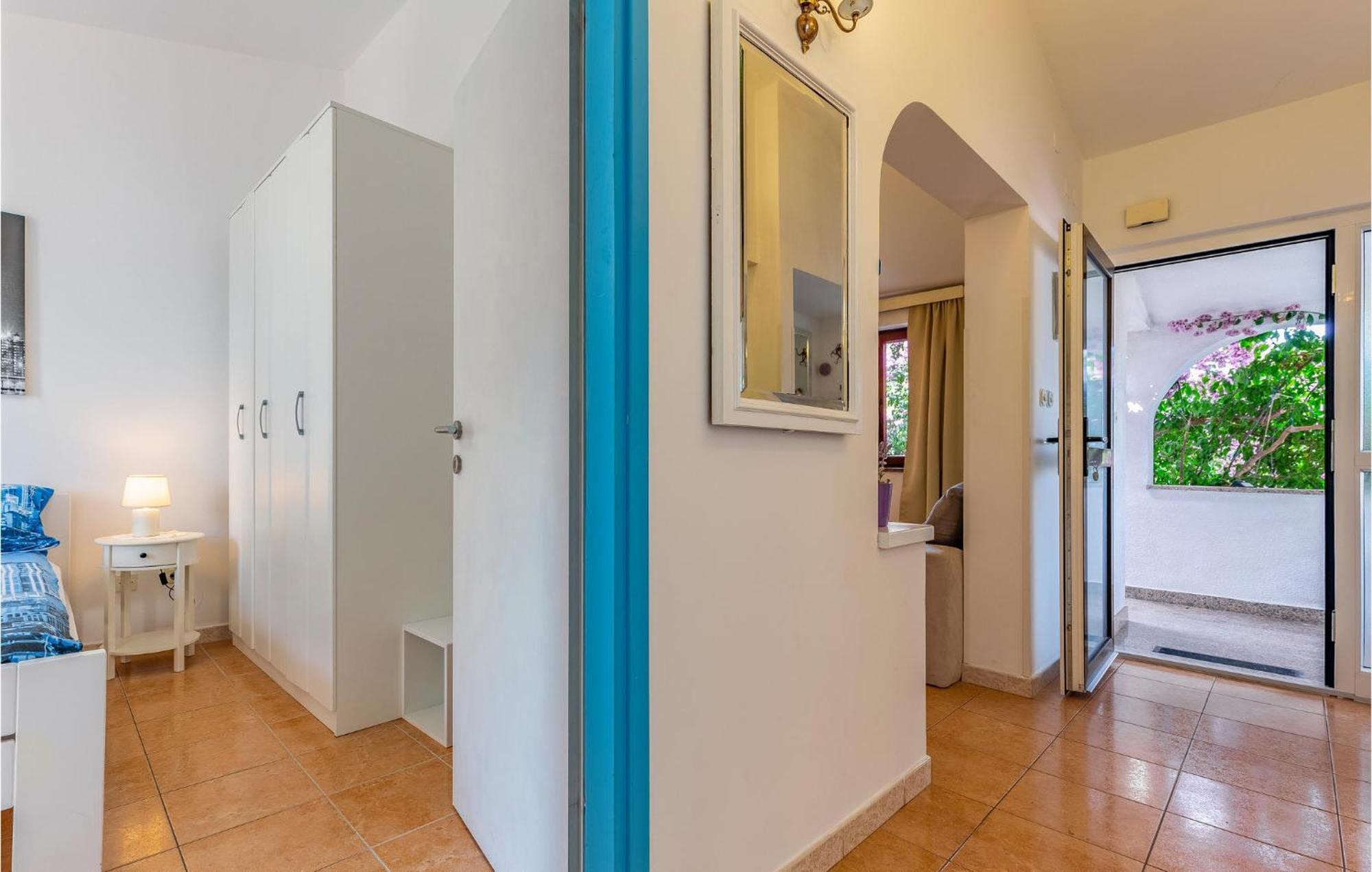 2 Bedroom Beautiful Apartment In Premantura Exterior foto