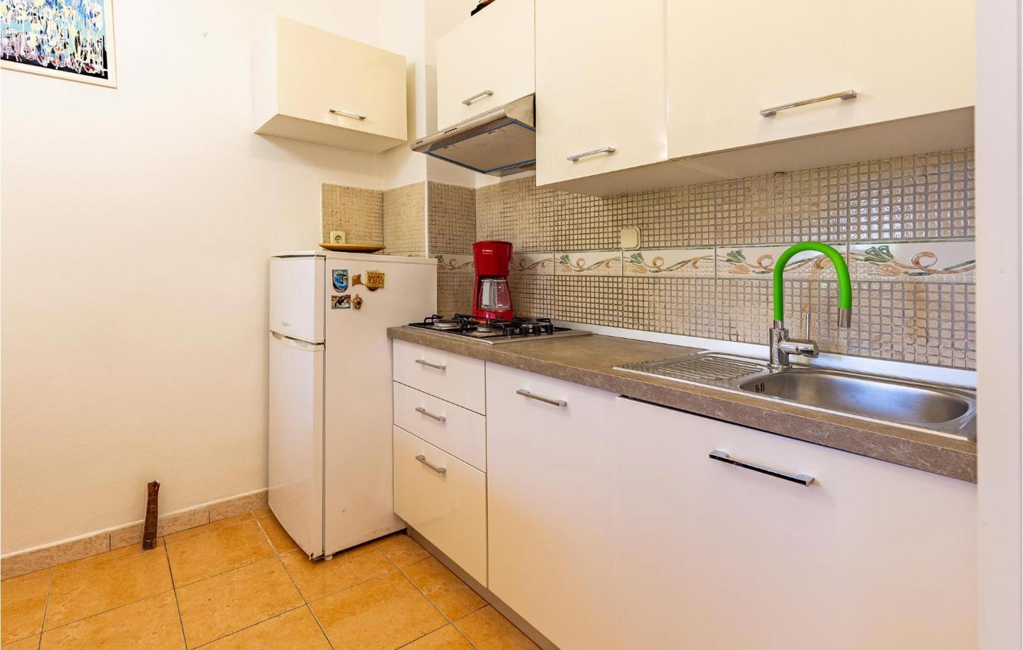 2 Bedroom Beautiful Apartment In Premantura Exterior foto